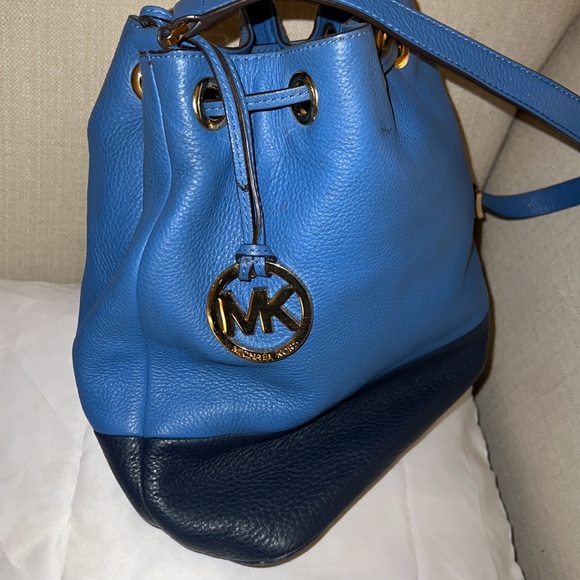 Micheal Kors Medium Drawstring Bag - Picture 4 of 5